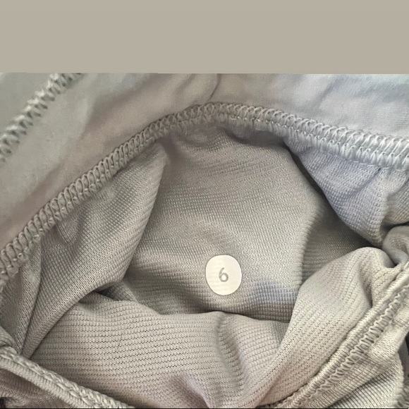 lululemon | Split Second Short | Heathered dark grey | Size 6 - Picture 7 of 8